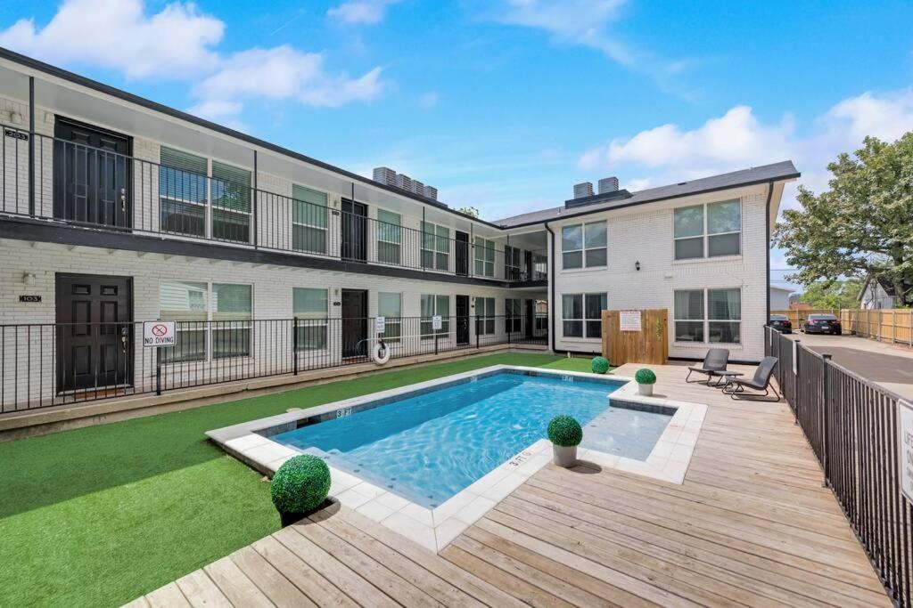 The Munger Proper + Spa Pool Apartment Dallas Exterior photo